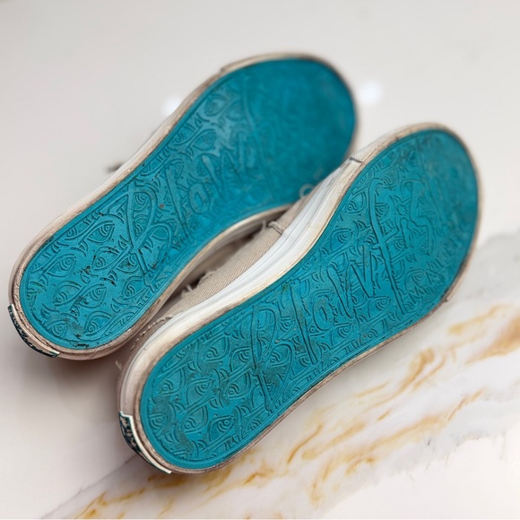 Blowfish Women’s gray Lace-Up Sneakers - Picture 8 of 8